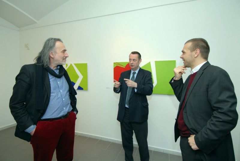 V kulisách výstavy s názvem Americké Venuše plzeňského rodáka Ladislava Sutnara se dnes (14.11.2011) odpoledne uskutečnilo slavnostní předání jedné z Venuší městu Plzeň. Od ředitele Ústavu umění a designu Josefa Mištery ji převzal primátor Martin Baxa.