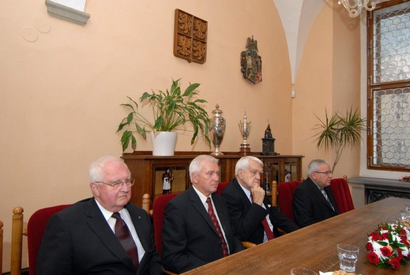 Poprvé při příležitosti 17. listopadu, Dne boje za svobodu a demokracii, udělil primátor města Plzně Martin Baxa historickou pečeť pěti významným plzeňským osobnostem a na základě rozhodnutí městského zastupitelstva také Cenu města Plzně (doc. PhDr. Vlasta Bokůvková, CSc.; MgA. Pavel Pavlovský; doc. Ing. Josef Průša, CSc.; Ing. arch. Jan Soukup; prof. Ing. Zdeněk Vostracký, DrSc.; prof. RNDr. MUDr. Jaroslav  Slípka, DrSc.).