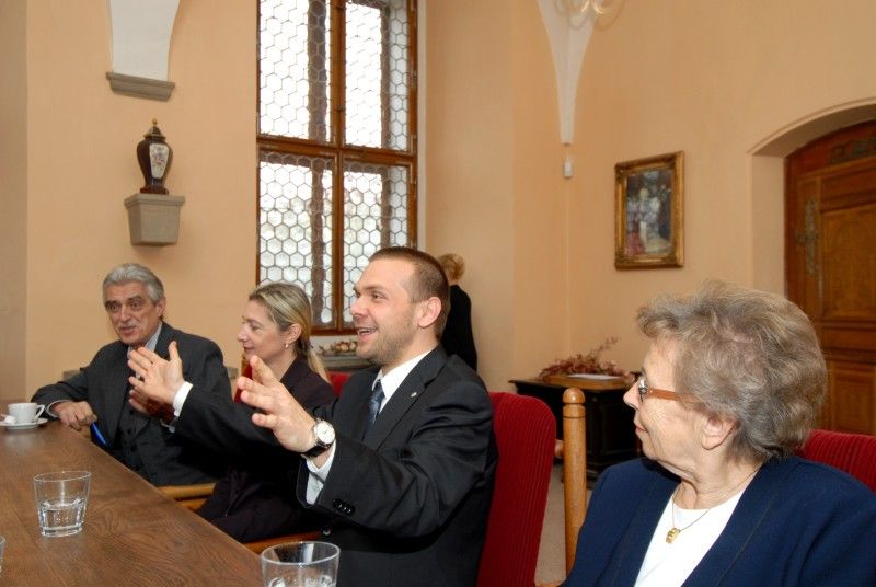 Poprvé při příležitosti 17. listopadu, Dne boje za svobodu a demokracii, udělil primátor města Plzně Martin Baxa historickou pečeť pěti významným plzeňským osobnostem a na základě rozhodnutí městského zastupitelstva také Cenu města Plzně (doc. PhDr. Vlasta Bokůvková, CSc.; MgA. Pavel Pavlovský; doc. Ing. Josef Průša, CSc.; Ing. arch. Jan Soukup; prof. Ing. Zdeněk Vostracký, DrSc.; prof. RNDr. MUDr. Jaroslav  Slípka, DrSc.).