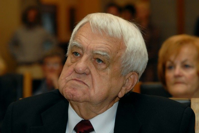 Poprvé při příležitosti 17. listopadu, Dne boje za svobodu a demokracii, udělil primátor města Plzně Martin Baxa historickou pečeť pěti významným plzeňským osobnostem a na základě rozhodnutí městského zastupitelstva také Cenu města Plzně (doc. PhDr. Vlasta Bokůvková, CSc.; MgA. Pavel Pavlovský; doc. Ing. Josef Průša, CSc.; Ing. arch. Jan Soukup; prof. Ing. Zdeněk Vostracký, DrSc.; prof. RNDr. MUDr. Jaroslav  Slípka, DrSc.).