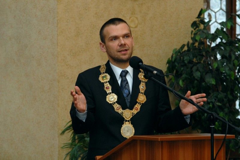 Poprvé při příležitosti 17. listopadu, Dne boje za svobodu a demokracii, udělil primátor města Plzně Martin Baxa historickou pečeť pěti významným plzeňským osobnostem a na základě rozhodnutí městského zastupitelstva také Cenu města Plzně (doc. PhDr. Vlasta Bokůvková, CSc.; MgA. Pavel Pavlovský; doc. Ing. Josef Průša, CSc.; Ing. arch. Jan Soukup; prof. Ing. Zdeněk Vostracký, DrSc.; prof. RNDr. MUDr. Jaroslav  Slípka, DrSc.).