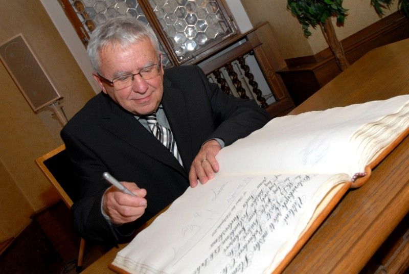 Poprvé při příležitosti 17. listopadu, Dne boje za svobodu a demokracii, udělil primátor města Plzně Martin Baxa historickou pečeť pěti významným plzeňským osobnostem a na základě rozhodnutí městského zastupitelstva také Cenu města Plzně (doc. PhDr. Vlasta Bokůvková, CSc.; MgA. Pavel Pavlovský; doc. Ing. Josef Průša, CSc.; Ing. arch. Jan Soukup; prof. Ing. Zdeněk Vostracký, DrSc.; prof. RNDr. MUDr. Jaroslav  Slípka, DrSc.).