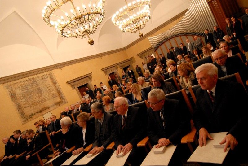 Poprvé při příležitosti 17. listopadu, Dne boje za svobodu a demokracii, udělil primátor města Plzně Martin Baxa historickou pečeť pěti významným plzeňským osobnostem a na základě rozhodnutí městského zastupitelstva také Cenu města Plzně (doc. PhDr. Vlasta Bokůvková, CSc.; MgA. Pavel Pavlovský; doc. Ing. Josef Průša, CSc.; Ing. arch. Jan Soukup; prof. Ing. Zdeněk Vostracký, DrSc.; prof. RNDr. MUDr. Jaroslav  Slípka, DrSc.).