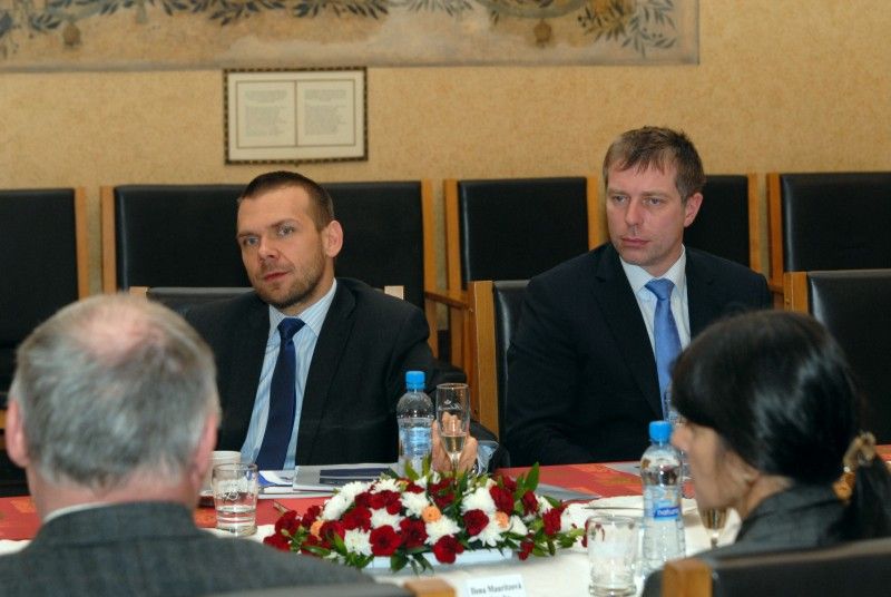 Pracovní charakter mělo první jednání současného vedení Západočeské univerzity v Plzni a členů Rady města Plzně, které se z iniciativy primátora Martina Baxy uskutečnilo dnes (22.11.2011) v obřadní síni plzeňské radnice.