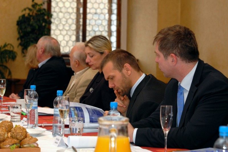 Pracovní charakter mělo první jednání současného vedení Západočeské univerzity v Plzni a členů Rady města Plzně, které se z iniciativy primátora Martina Baxy uskutečnilo dnes (22.11.2011) v obřadní síni plzeňské radnice.