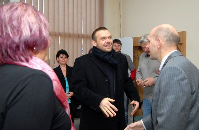 Operační středisko Zdravotnické záchranné služby Plzeňského kraje (ZZS PK) se sídlem v Plzni dnes (23.11.2011) navštívil primátor Martin Baxa. Jednalo se o první návštěvu reprezentace města od roku 2003,  kdy se okresní záchranné služby začaly postupně slučovat do jednoho krajského střediska.