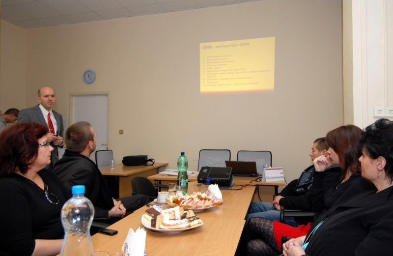 Operační středisko Zdravotnické záchranné služby Plzeňského kraje (ZZS PK) se sídlem v Plzni dnes (23.11.2011) navštívil primátor Martin Baxa. Jednalo se o první návštěvu reprezentace města od roku 2003,  kdy se okresní záchranné služby začaly postupně slučovat do jednoho krajského střediska.