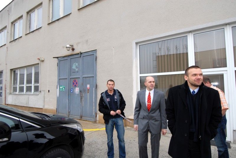 Operační středisko Zdravotnické záchranné služby Plzeňského kraje (ZZS PK) se sídlem v Plzni dnes (23.11.2011) navštívil primátor Martin Baxa. Jednalo se o první návštěvu reprezentace města od roku 2003,  kdy se okresní záchranné služby začaly postupně slučovat do jednoho krajského střediska.