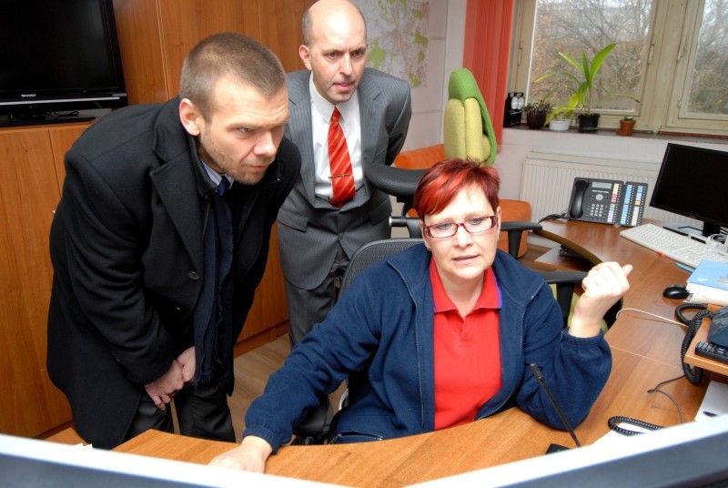 Operační středisko Zdravotnické záchranné služby Plzeňského kraje (ZZS PK) se sídlem v Plzni dnes (23.11.2011) navštívil primátor Martin Baxa. Jednalo se o první návštěvu reprezentace města od roku 2003,  kdy se okresní záchranné služby začaly postupně slučovat do jednoho krajského střediska.