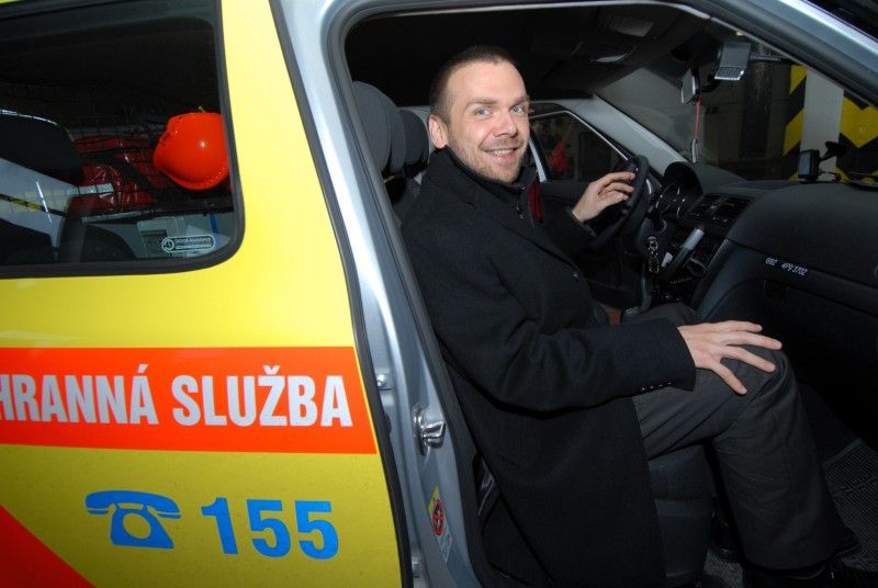 Operační středisko Zdravotnické záchranné služby Plzeňského kraje (ZZS PK) se sídlem v Plzni dnes (23.11.2011) navštívil primátor Martin Baxa. Jednalo se o první návštěvu reprezentace města od roku 2003,  kdy se okresní záchranné služby začaly postupně slučovat do jednoho krajského střediska.