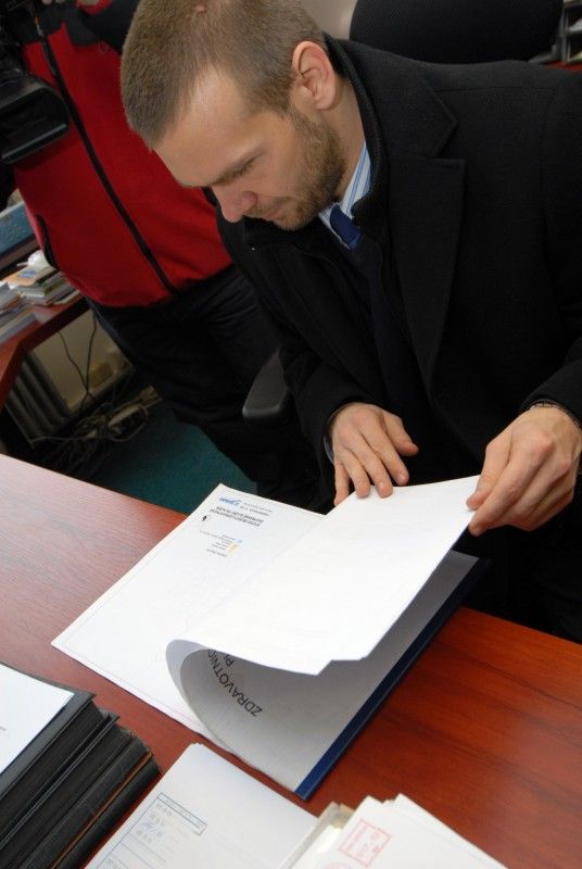 Operační středisko Zdravotnické záchranné služby Plzeňského kraje (ZZS PK) se sídlem v Plzni dnes (23.11.2011) navštívil primátor Martin Baxa. Jednalo se o první návštěvu reprezentace města od roku 2003,  kdy se okresní záchranné služby začaly postupně slučovat do jednoho krajského střediska.