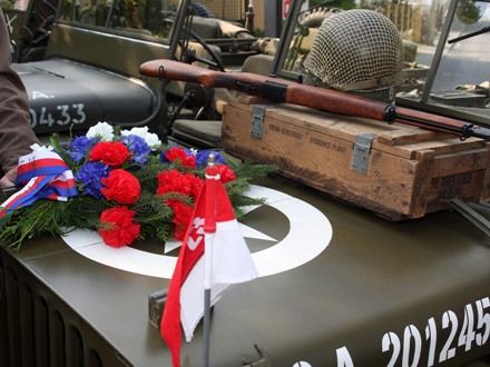 Pietní akt u Památníku americkým letcům v Liticích, 24. duben 2009