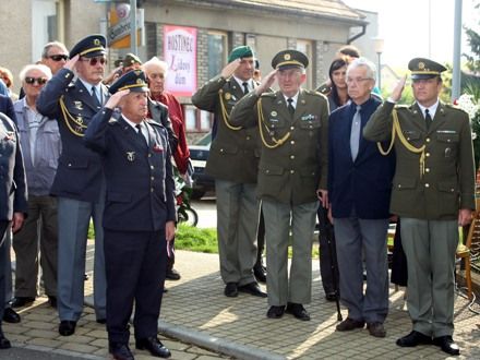 Pietní akt u Památníku americkým letcům v Liticích, 24. duben 2009