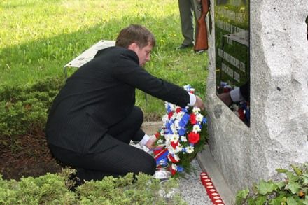 Pietní akt u Památníku americkým letcům v Liticích, 24. duben 2009