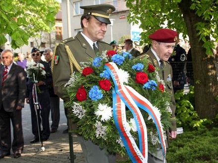 Pietní akt u Památníku americkým letcům v Liticích, 24. duben 2009