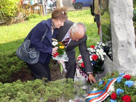 Pietní akt u Památníku americkým letcům v Liticích, 24. duben 2009