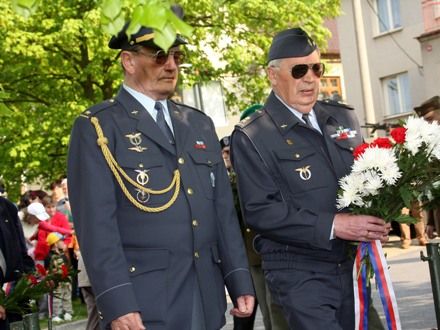 Pietní akt u Památníku americkým letcům v Liticích, 24. duben 2009