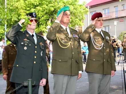 Pietní akt u Památníku americkým letcům v Liticích, 24. duben 2009