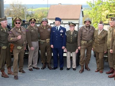 Pietní akt u Památníku americkým letcům v Liticích, 24. duben 2009