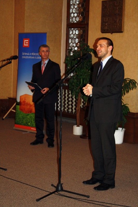 Jedenáctý ročník literární soutěže o Cenu Bohumila Polana, který se konal (25.11.2011) pod záštitou primátora Martina Baxy, má svého vítěze. Stal se jím Ivo Hucl, autor básnické sbírky Ostrovní básně. Porota udělila také dvě čestná uznání, a to Evě Válkové za básnickou sbírku Krvácím nahlas a potichu písmena a Petru Šváchovi za básnickou sbírku Vypřahám básně. (Foto: Z. Kubalová)