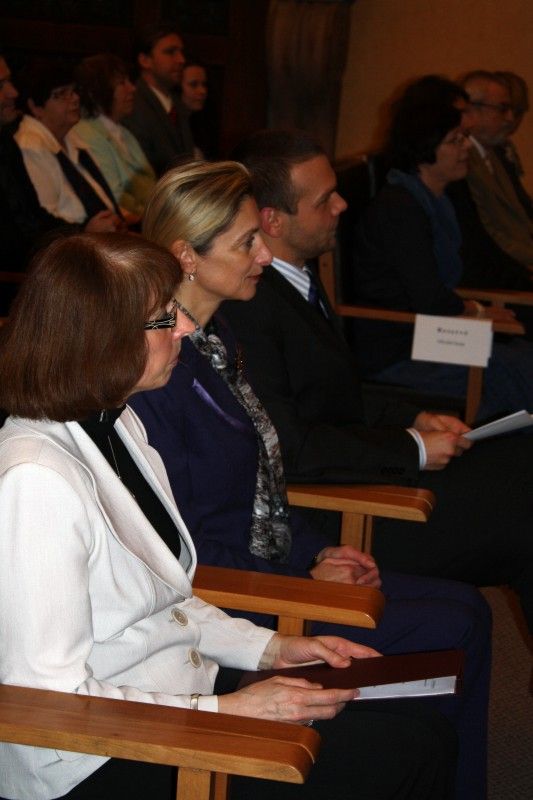 Jedenáctý ročník literární soutěže o Cenu Bohumila Polana, který se konal (25.11.2011) pod záštitou primátora Martina Baxy, má svého vítěze. Stal se jím Ivo Hucl, autor básnické sbírky Ostrovní básně. Porota udělila také dvě čestná uznání, a to Evě Válkové za básnickou sbírku Krvácím nahlas a potichu písmena a Petru Šváchovi za básnickou sbírku Vypřahám básně. (Foto: Z. Kubalová)