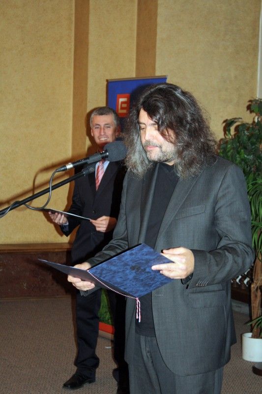 Jedenáctý ročník literární soutěže o Cenu Bohumila Polana, který se konal (25.11.2011) pod záštitou primátora Martina Baxy, má svého vítěze. Stal se jím Ivo Hucl, autor básnické sbírky Ostrovní básně. Porota udělila také dvě čestná uznání, a to Evě Válkové za básnickou sbírku Krvácím nahlas a potichu písmena a Petru Šváchovi za básnickou sbírku Vypřahám básně. (Foto: Z. Kubalová)