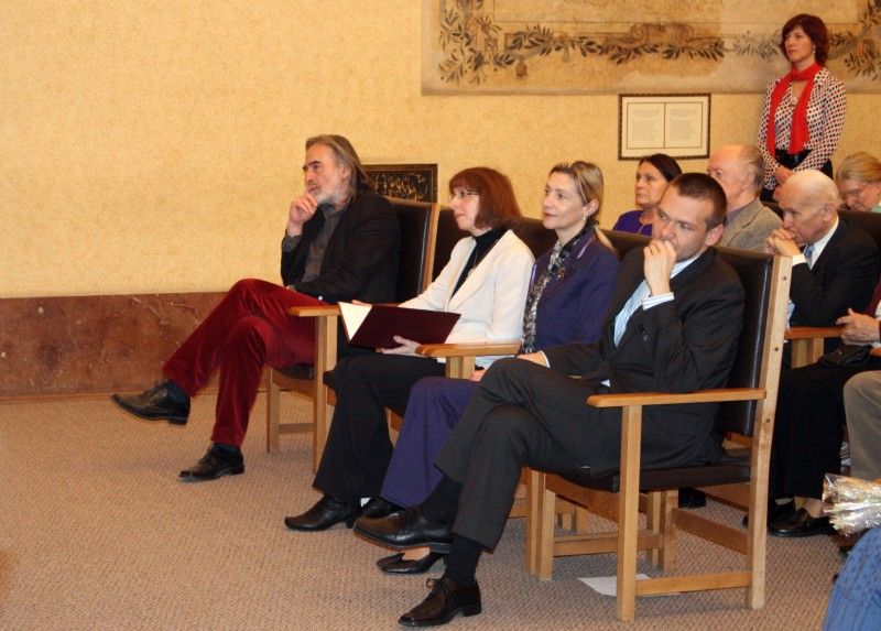 Jedenáctý ročník literární soutěže o Cenu Bohumila Polana, který se konal (25.11.2011) pod záštitou primátora Martina Baxy, má svého vítěze. Stal se jím Ivo Hucl, autor básnické sbírky Ostrovní básně. Porota udělila také dvě čestná uznání, a to Evě Válkové za básnickou sbírku Krvácím nahlas a potichu písmena a Petru Šváchovi za básnickou sbírku Vypřahám básně. (Foto: Z. Kubalová)