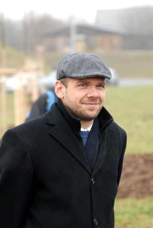 Ředitelství silnic a dálnic dnes (30.11.2011) zprovoznilo nový jeden kilometr dlouhý úsek silnice I/27. Navazuje na dálniční přivaděč budovaný v rámci dálnice D5 Praha – Rozvadov. Jeho zprovozněním má dojít k odlehčení dopravní zátěže především v části Klatovské třídy. Stavba silnice I/27, Tyršův sad – Sukova je poslední ze souboru staveb dálničních přivaděčů k dálnici D5 ve směru od Plzně a je rovněž součástí hlavní komunikační sítě města Plzně.