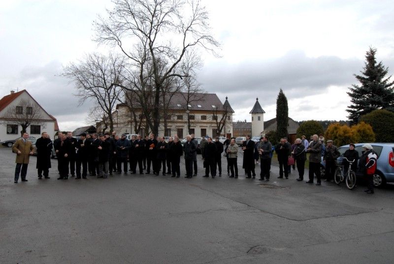 V městské části Radobyčice dnes (6.12.2011) byla zahájena jedna z šesti vodohospodářských staveb projektu Čistá Berounka II, projekt B.