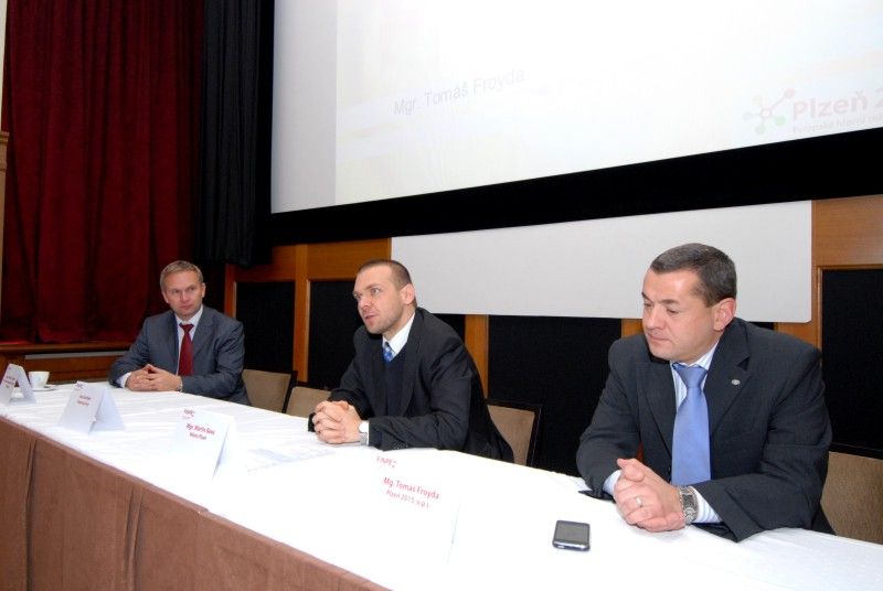 Čtvrtý ročník veletrhu realitních, stavebních a investičních příležitostí na Plzeňsku FINPEX byl dnes (13.12.2011) zahájen v Měšťanské besedě.