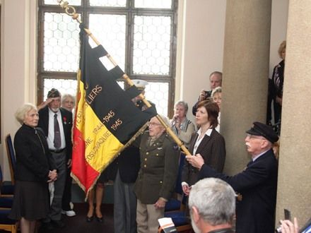 Pietní akt u pamětních desek na schodišti plzeňské historické radnice