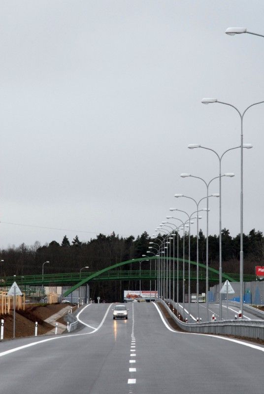 Ředitelství silnic a dálnic ČR (ŘSD) dnes (14.12.2011) uvedlo do provozu 1 962 metrů dlouhou přeložku na kapacitní silnici I/26 Plzeň Nová Hospoda. Jedná se o jeden z posledních přivaděčů na dálnici D5 vedoucí z Prahy do Rozvadova, který má zvýšit dostupnost této komunikace z centra Plzně. Zásadní význam má přeložka především pro obyvatele žijící v její blízkosti.