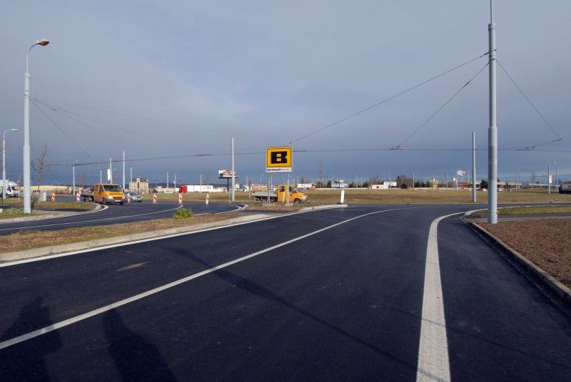 Ředitelství silnic a dálnic ČR (ŘSD) dnes (14.12.2011) uvedlo do provozu 1 962 metrů dlouhou přeložku na kapacitní silnici I/26 Plzeň Nová Hospoda. Jedná se o jeden z posledních přivaděčů na dálnici D5 vedoucí z Prahy do Rozvadova, který má zvýšit dostupnost této komunikace z centra Plzně. Zásadní význam má přeložka především pro obyvatele žijící v její blízkosti.