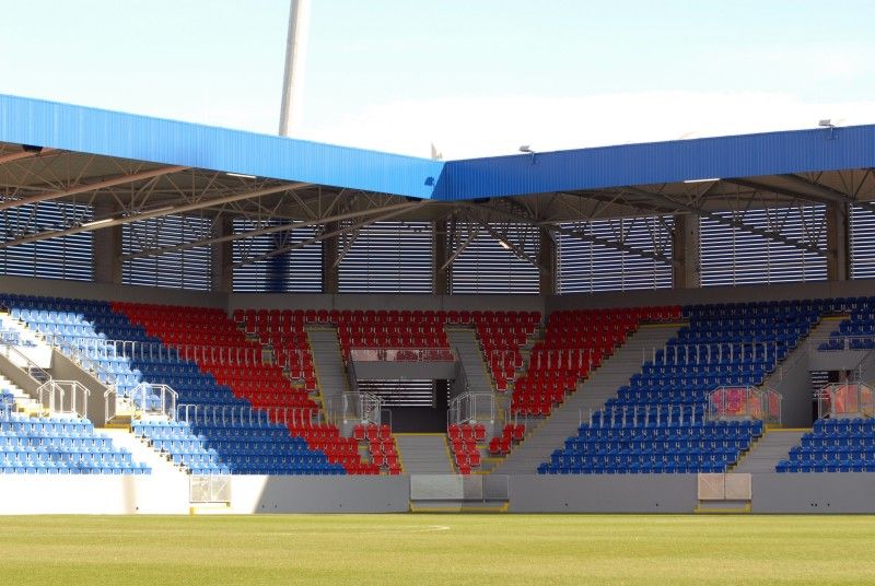 Plzeň představila novou podobu stadionu ve Štruncových sadech. Příležitost navštívit jej měli zájemci ve dnech 13. a 14. prosince 2011 v rámci 4. ročníku veletrhu realitních, stavebních a investičních příležitostí FINPEX 2011. Za rekonstrukci stadionu byla městu na tomto veletrhu udělena cena za významný investiční počin.

Při opravě za 360 milionů korun vznikly nové tribuny, byl odstraněn atletický ovál a hříště se posunulo o 18 metrů k hlavní tribuně. Pokud UEFA stadion s kapacitou téměř 13 000 míst k sezení schválí, chce tam český mistr už v únoru 2012 hrát Evropskou ligu.