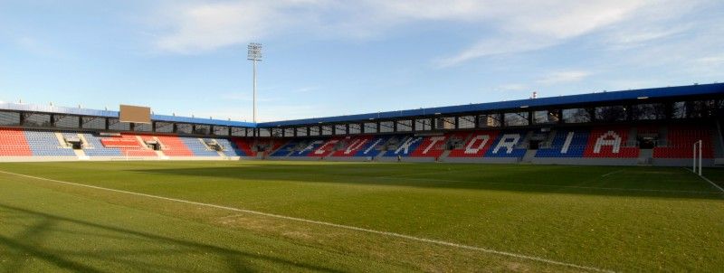 Plzeň představila novou podobu stadionu ve Štruncových sadech. Příležitost navštívit jej měli zájemci ve dnech 13. a 14. prosince 2011 v rámci 4. ročníku veletrhu realitních, stavebních a investičních příležitostí FINPEX 2011. Za rekonstrukci stadionu byla městu na tomto veletrhu udělena cena za významný investiční počin.

Při opravě za 360 milionů korun vznikly nové tribuny, byl odstraněn atletický ovál a hříště se posunulo o 18 metrů k hlavní tribuně. Pokud UEFA stadion s kapacitou téměř 13 000 míst k sezení schválí, chce tam český mistr už v únoru 2012 hrát Evropskou ligu.
