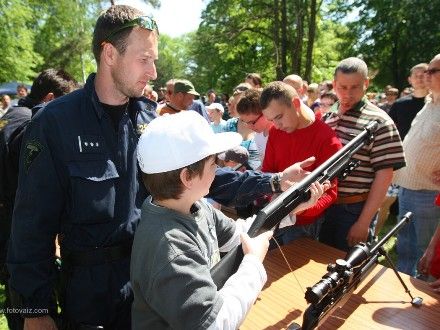 Policie ČR v akci - Jako další se záchranných složek představila veřejnosti česká Policie, která v prostoru za Plazou prezentovala svou činnost, předvedla ukázky prácí, zbraní a materiálového vybavení Zásahové jednotky. Diváci zhlédli také akční ukázku a ukázku výcviku Zásahové jednotky Policie ČR.
