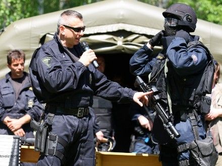 Policie ČR v akci - Jako další se záchranných složek představila veřejnosti česká Policie, která v prostoru za Plazou prezentovala svou činnost, předvedla ukázky prácí, zbraní a materiálového vybavení Zásahové jednotky. Diváci zhlédli také akční ukázku a ukázku výcviku Zásahové jednotky Policie ČR.