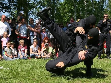 Policie ČR v akci - Jako další se záchranných složek představila veřejnosti česká Policie, která v prostoru za Plazou prezentovala svou činnost, předvedla ukázky prácí, zbraní a materiálového vybavení Zásahové jednotky. Diváci zhlédli také akční ukázku a ukázku výcviku Zásahové jednotky Policie ČR.