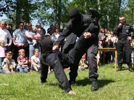 Policie ČR v akci - Jako další se záchranných složek představila veřejnosti česká Policie, která v prostoru za Plazou prezentovala svou činnost, předvedla ukázky prácí, zbraní a materiálového vybavení Zásahové jednotky. Diváci zhlédli také akční ukázku a ukázku výcviku Zásahové jednotky Policie ČR.