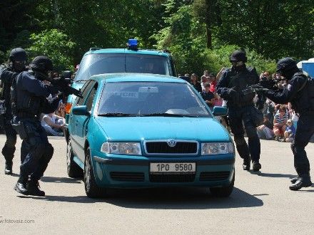Policie ČR v akci - Jako další se záchranných složek představila veřejnosti česká Policie, která v prostoru za Plazou prezentovala svou činnost, předvedla ukázky prácí, zbraní a materiálového vybavení Zásahové jednotky. Diváci zhlédli také akční ukázku a ukázku výcviku Zásahové jednotky Policie ČR.