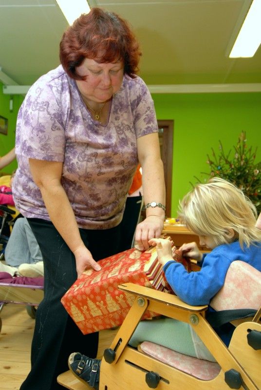 Atmosféru adventu a blížících se Vánoc s předáním dárků zažili (20.12.2011) s primátorem Martinem Baxou, náměstkyní primátora Evou Herinkovou a radním Jiřím Kuthanem někteří klienti plzeňských sociálních zařízení. Předvánoční „cestování“ členů Rady města Plzně na tato místa se stalo tradicí a milou příležitostí na okamžik se zastavit a prožít společně chvíle klidu a vzájemného porozumění, které k adventu patří.