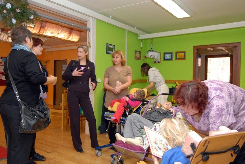 Atmosféru adventu a blížících se Vánoc s předáním dárků zažili (20.12.2011) s primátorem Martinem Baxou, náměstkyní primátora Evou Herinkovou a radním Jiřím Kuthanem někteří klienti plzeňských sociálních zařízení. Předvánoční „cestování“ členů Rady města Plzně na tato místa se stalo tradicí a milou příležitostí na okamžik se zastavit a prožít společně chvíle klidu a vzájemného porozumění, které k adventu patří.