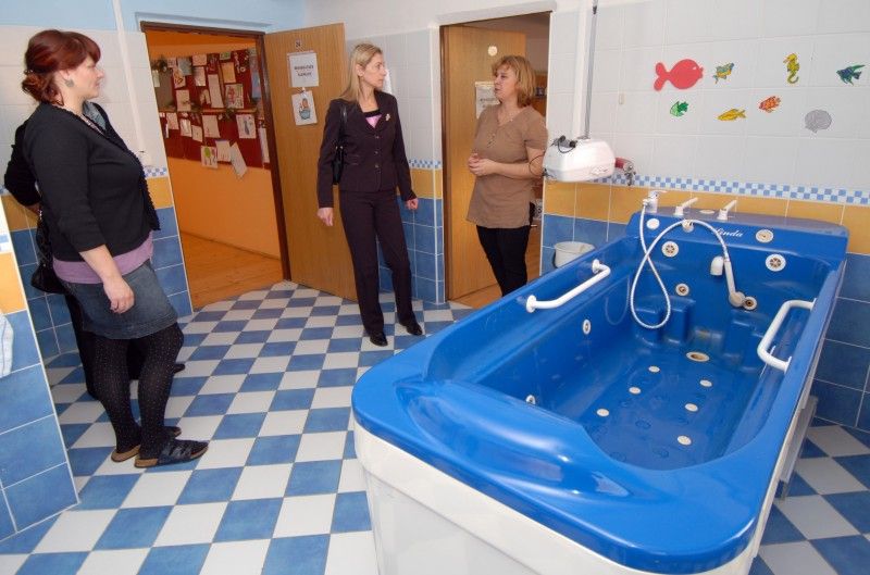 Atmosféru adventu a blížících se Vánoc s předáním dárků zažili (20.12.2011) s primátorem Martinem Baxou, náměstkyní primátora Evou Herinkovou a radním Jiřím Kuthanem někteří klienti plzeňských sociálních zařízení. Předvánoční „cestování“ členů Rady města Plzně na tato místa se stalo tradicí a milou příležitostí na okamžik se zastavit a prožít společně chvíle klidu a vzájemného porozumění, které k adventu patří.