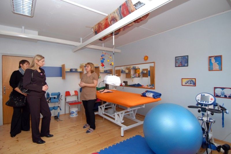 Atmosféru adventu a blížících se Vánoc s předáním dárků zažili (20.12.2011) s primátorem Martinem Baxou, náměstkyní primátora Evou Herinkovou a radním Jiřím Kuthanem někteří klienti plzeňských sociálních zařízení. Předvánoční „cestování“ členů Rady města Plzně na tato místa se stalo tradicí a milou příležitostí na okamžik se zastavit a prožít společně chvíle klidu a vzájemného porozumění, které k adventu patří.