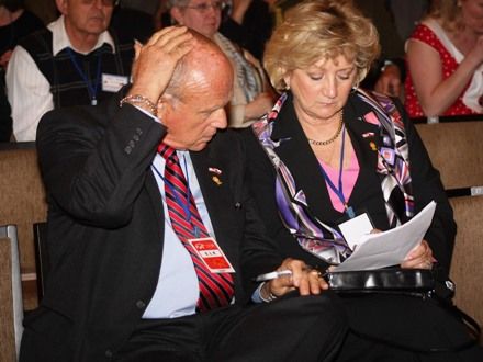 Slavnostní večer (Sváťa Čech & Czech Summit Orchestra) - V Měšťanské besedě vystoupil známý sólista, saxofonista Sváťa Čech. V doprovodu CZECH SUMMIT Orchestra zazněla na slavnostním večeru spousta dobových swingových melodií. Ve stylu známých hitů jako In the Mood, Chattanooga, Moonlight Serenade a řady dalších se posluchačům představili jedni z nejlepších profesionálů v oboru.
Během programu byly vyhlášeny výsledky bojové hry pro studenty základních a středních škol, OSVOBOĎ PLZEŇ a vítězové této soutěže si z rukou přímých účastníků osvobozeneckých bojů v Plzni odnesli hodnotné ceny.