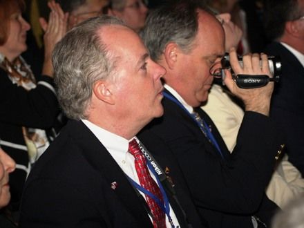 Slavnostní večer (Sváťa Čech & Czech Summit Orchestra) - V Měšťanské besedě vystoupil známý sólista, saxofonista Sváťa Čech. V doprovodu CZECH SUMMIT Orchestra zazněla na slavnostním večeru spousta dobových swingových melodií. Ve stylu známých hitů jako In the Mood, Chattanooga, Moonlight Serenade a řady dalších se posluchačům představili jedni z nejlepších profesionálů v oboru.
Během programu byly vyhlášeny výsledky bojové hry pro studenty základních a středních škol, OSVOBOĎ PLZEŇ a vítězové této soutěže si z rukou přímých účastníků osvobozeneckých bojů v Plzni odnesli hodnotné ceny.