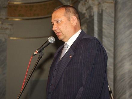 Slavnostní večer (Sváťa Čech & Czech Summit Orchestra) - V Měšťanské besedě vystoupil známý sólista, saxofonista Sváťa Čech. V doprovodu CZECH SUMMIT Orchestra zazněla na slavnostním večeru spousta dobových swingových melodií. Ve stylu známých hitů jako In the Mood, Chattanooga, Moonlight Serenade a řady dalších se posluchačům představili jedni z nejlepších profesionálů v oboru.
Během programu byly vyhlášeny výsledky bojové hry pro studenty základních a středních škol, OSVOBOĎ PLZEŇ a vítězové této soutěže si z rukou přímých účastníků osvobozeneckých bojů v Plzni odnesli hodnotné ceny.