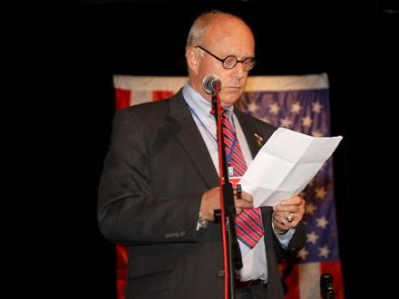 Slavnostní večer (Sváťa Čech & Czech Summit Orchestra) - V Měšťanské besedě vystoupil známý sólista, saxofonista Sváťa Čech. V doprovodu CZECH SUMMIT Orchestra zazněla na slavnostním večeru spousta dobových swingových melodií. Ve stylu známých hitů jako In the Mood, Chattanooga, Moonlight Serenade a řady dalších se posluchačům představili jedni z nejlepších profesionálů v oboru.
Během programu byly vyhlášeny výsledky bojové hry pro studenty základních a středních škol, OSVOBOĎ PLZEŇ a vítězové této soutěže si z rukou přímých účastníků osvobozeneckých bojů v Plzni odnesli hodnotné ceny.