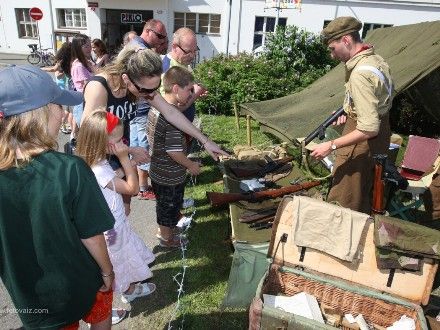 Spojenecký kemp 1945 - KLUB VOJENSKÉ HISTORIE TOMMY YANKEE (PLZEŇ) připravil na scéně před Peklem Spojenecký kemp 1945, který návštěvníky zavedl do prvních květnových dnů po osvobození města. Dělil se na dvě vzájemně propojené části představující 9. pluk 2. pěší divize U.S. Army a Československou samostatnou obrněnou brigádu.