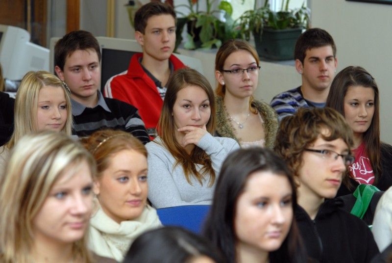 O tom, jak vypadá pracovní den primátora, jak funguje koalice na radnici či o budoucnosti kulturního domu Inwest diskutovali s Martinem Baxou studenti druhého a třetího ročníku oboru Veřejnosprávní činnost Střední průmyslové školy strojnické a Střední odborné školy profesora Švejcara (12.1.2012).